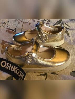 NEW! OshKosh B'gosh Girls Gold Mary Jane Sneakers with Flower Strap